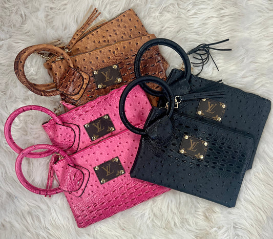 LoVe Wristlet